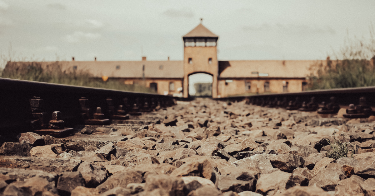 Schienen zum Konzentrationslager Auschwitz, Holocaust-Denkmal